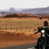 auf dem Motorrad ins Monument Valley